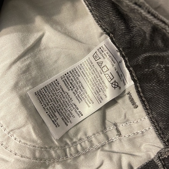 Old Navy distressed shorts - Picture 2 of 3